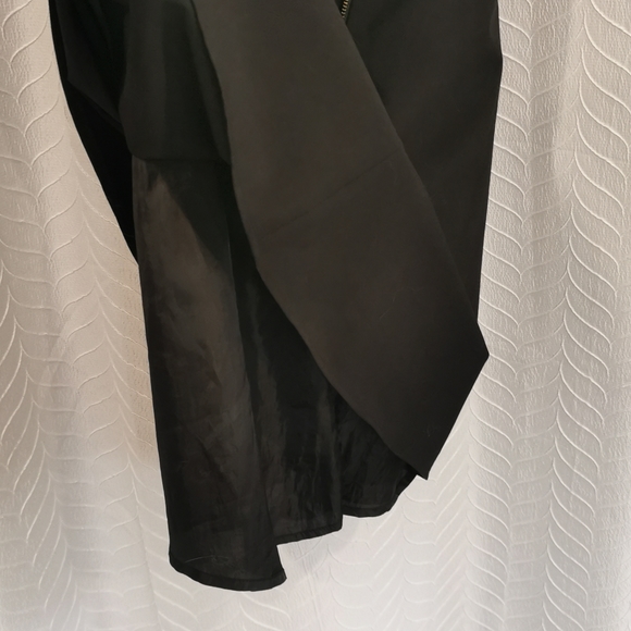 00 / XXS Black Structured Lined Gold Zipper Dress - Picture 11 of 11